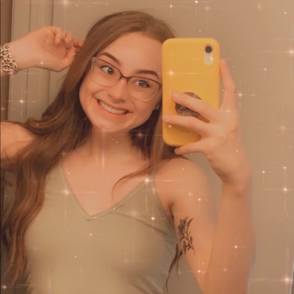 Meet your Posher, Hannah - Picture 1 of 1